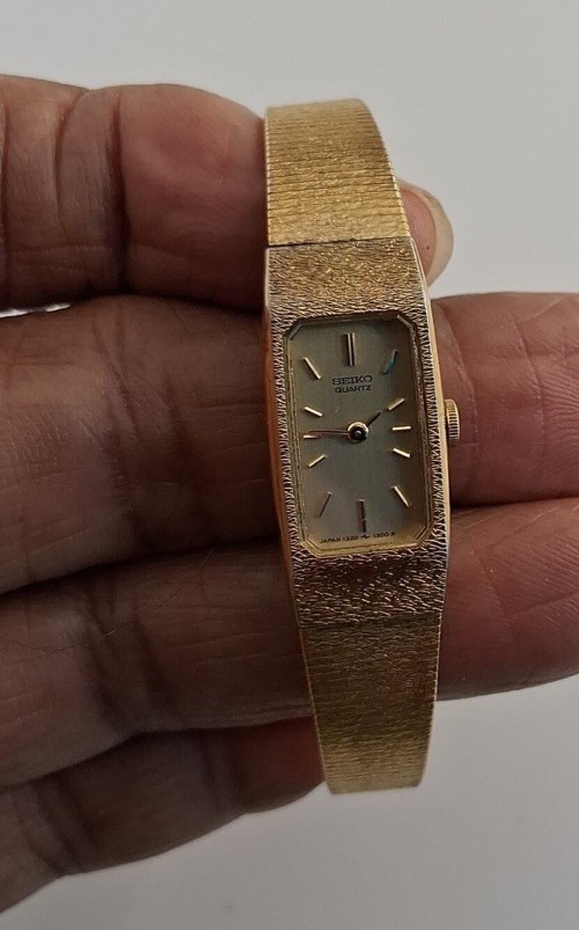 Vintage Seiko Womens Gold Plated Quartz Watch Mesh Band Textured Case 1320-5990